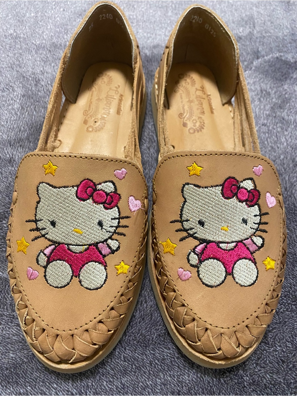 Hello Kitty Tan huaraches - Picture 1 of 5